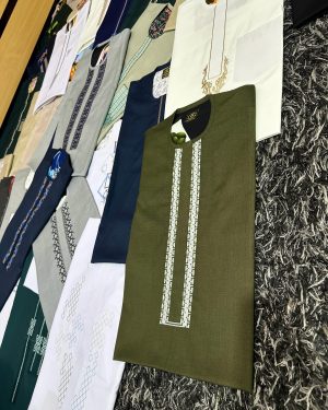 Army green Kaftan Prestige native wear for men – long-flowing, stylish African outfit
